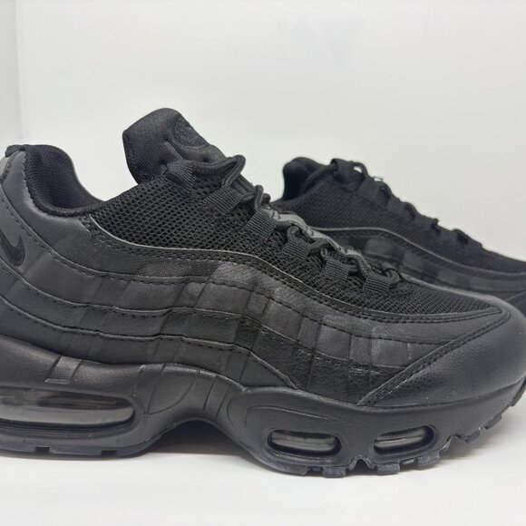 Men's Size 8 All Black Nike Air Max - Picture 4 of 6